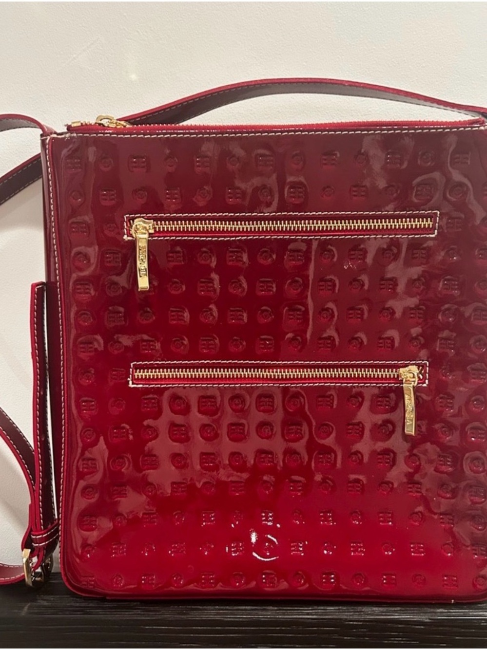 MINT CONDITION ARCADIA BAG GORGEOUS RED PATENT LEATHER EMBOSSED BAG
